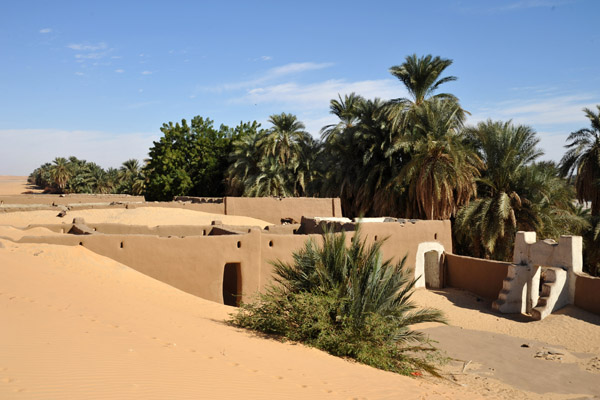 The desert reclaiming this village along the Nile