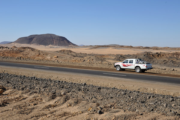 The new road linking Khartoum and Wadi Halfa via Dongola