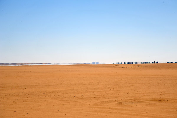 Mirage in the distance across the near-featureless desert by Kawa