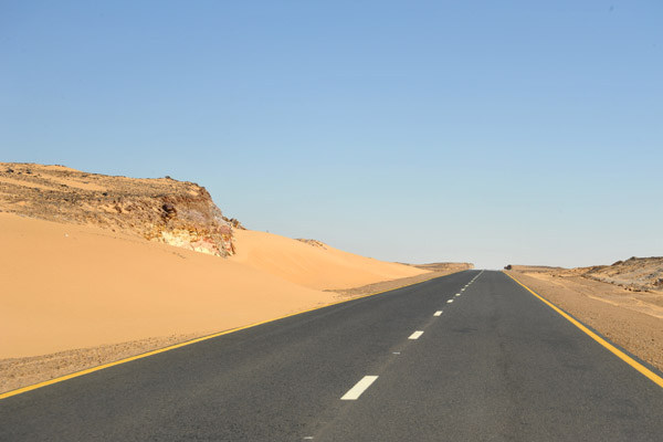 The new road between Dongola and Karima