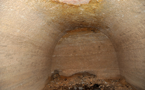 Empty burial chamber, El Kurru