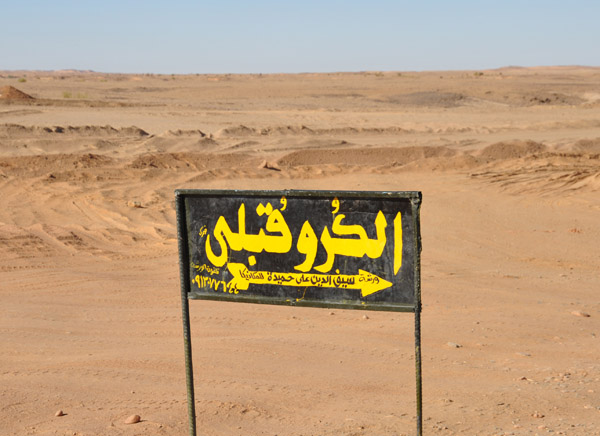 Sign for a mechanics shop in El Kurru near the turnoff for the Petrified Forest