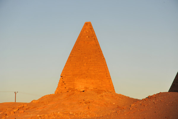 The angle of this pyramid seems to decrese slightly half way up