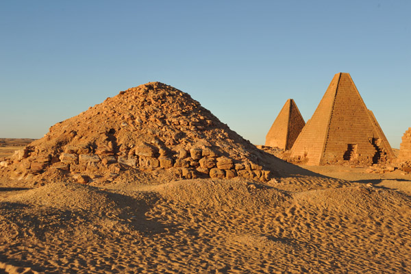 Poorly preserved pyramid, now just a mound, Karima