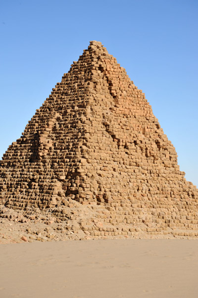 Well-preserved pyramid, Nuri