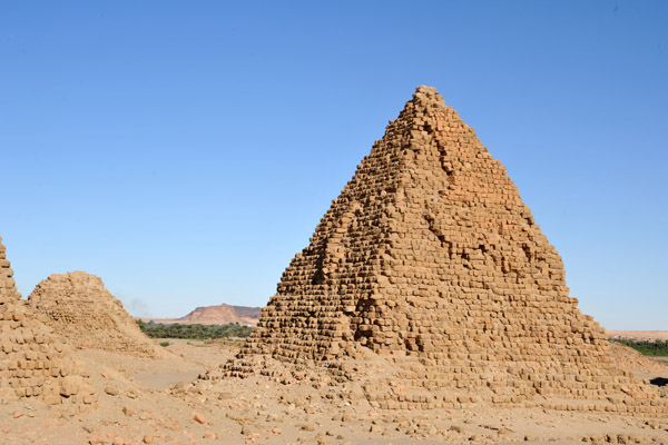 Map of the Pyramids of Nuri at http://ancientegypt3.blogspot.com/2009/06/pyramids-of-nuri.html