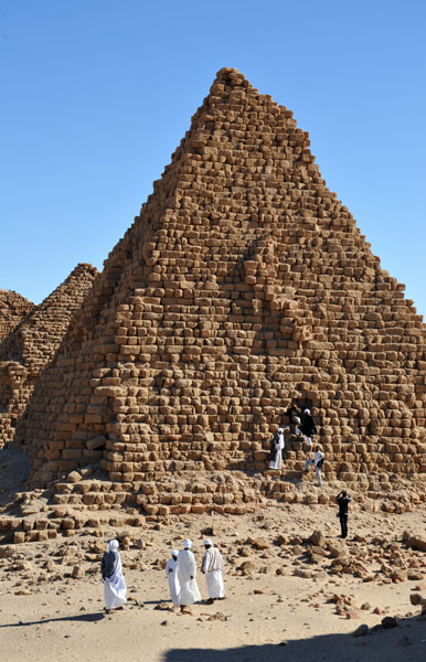 Sudanese tourists at Nuri