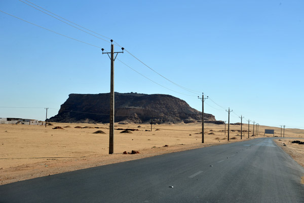 The road that passes to the north of Jebel Barkal
