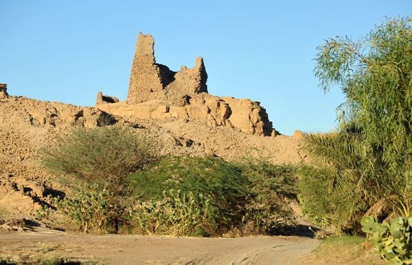 Ruins of a watch tower between El Kurru and the Merowe Bridge
