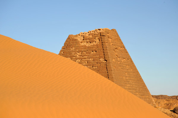 Peak of Beg. N21 behind a dune - King's Pyramid (unidentified)