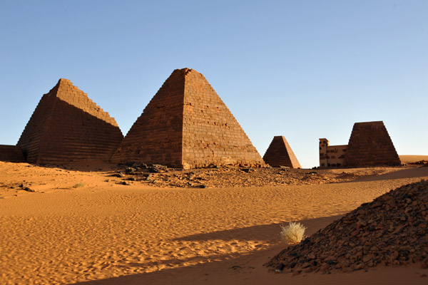 The Southern Cemetery of Mero contains fewer pyramids than the Northern Cemetery