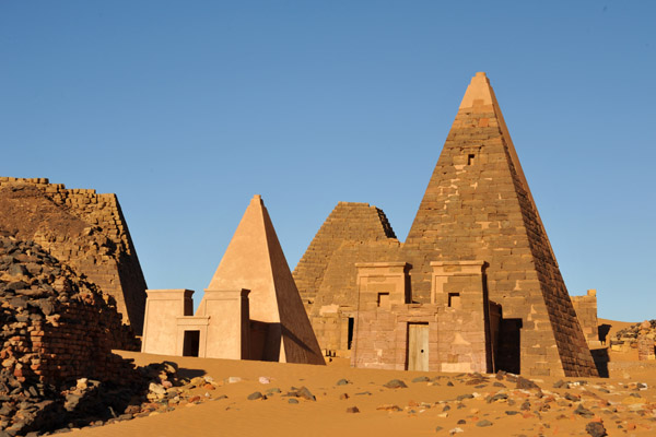 Pyramids Beg N. 32 and Beg N. 19, Mero
