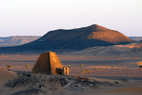 Pyramid Beg. N21, Mero, at sunrise