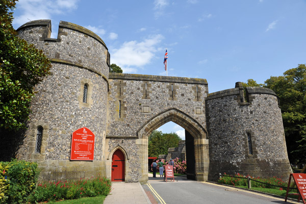 Lower Lodge tourist gateway to Arundel Castle