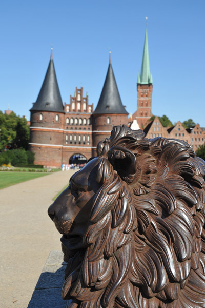 Lion in front of the Holstentor, Lbeck