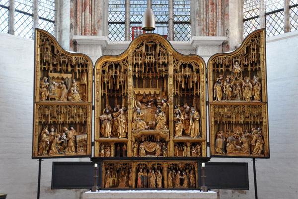 Winged altar of Christian Swarte (around 1495) with the Madonna on the crescent