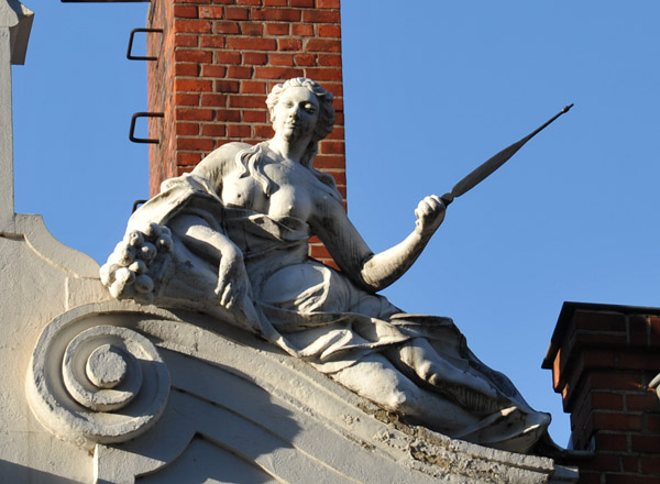 Statue on the roof of the Buddenbrookhaus