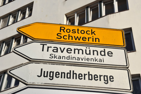 Straenschild - Rostock, Schwerin, Travemnde, Skandinavienkai, Jugendherberge
