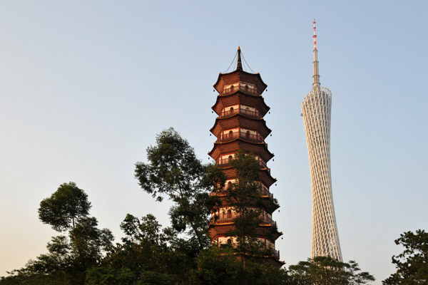 The Two Towers of Guangzhou - 52m vs 600m 