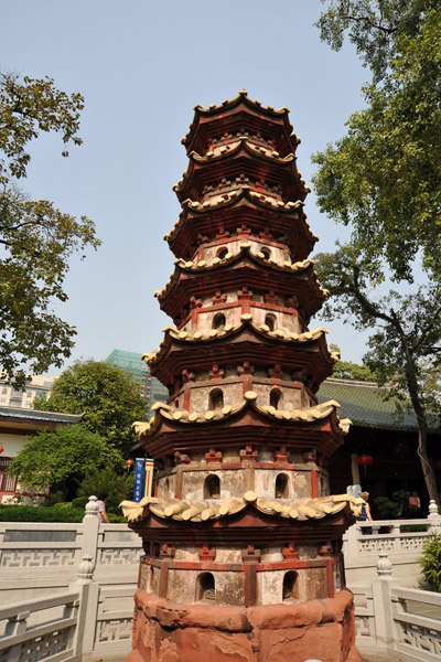 The hair of Hui Neng may be buried under Yifa Pagoda