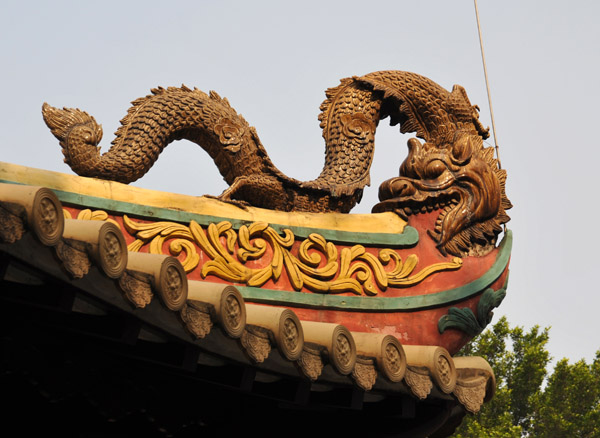 Roof detail with dragon, Mahavira Hall, Guangxiao Temple