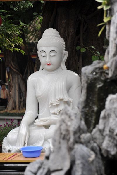 Alabaster Buddha, Temple of the Six Banyan Trees