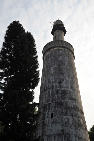 The shape of the minaret gives Huasheng the name Lighthouse Mosque