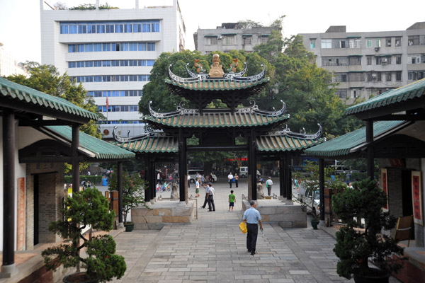 South gate at the Five Immortals Temple, Huifu Road 
