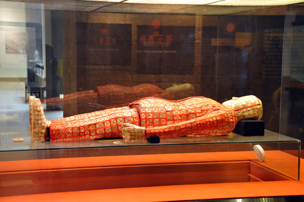 The most impressive artifact is the burial suit of Zhao Mo, the second king of Nanyue (r. 137-122 BC)