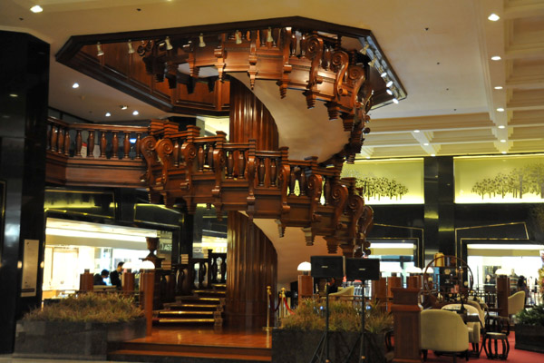 Circular staircase, Garden Hotel Guangzhou