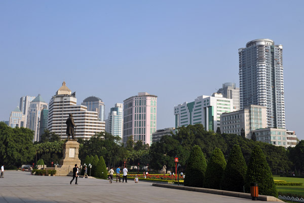 The park between Sun Yat-sen Memorial Hall and Guangzhou City Hall