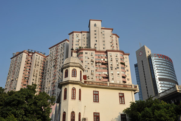 From in front of Guangzhou Cathedral - Yi De Road