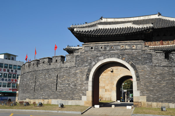 Paldalmun Gate, National Treasure No. 402