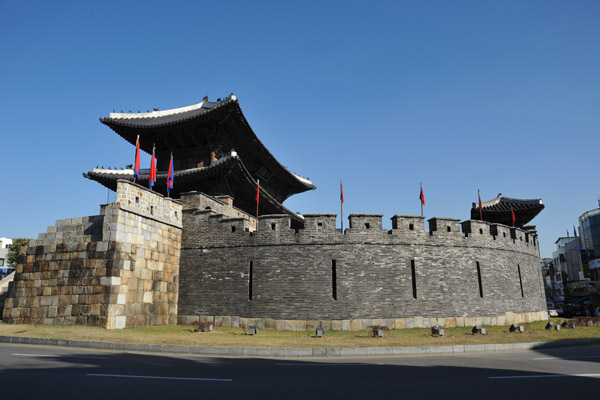Paldalmun gate surrounded by semicircular defensive outworks called an Ongseong