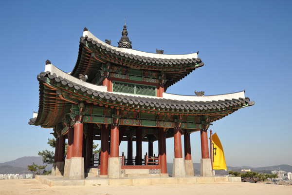 Seojangdae sits at the highest point of Paldalsan Hill on the western wall of Hwaseong Fortress