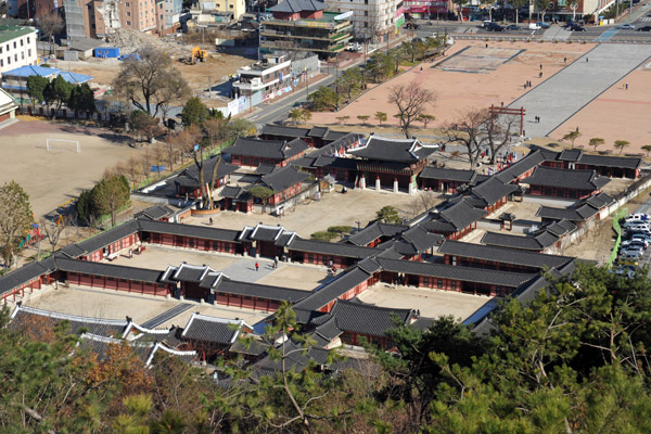 Looking down on the palace complex, Hwaseong Haenggung (1796)