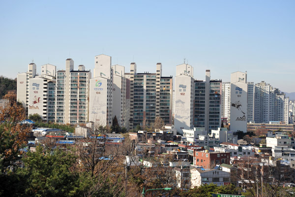 Large residential apartment complex, Suwon