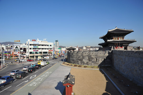 The northern wall and gate, Hwaseong Fortress