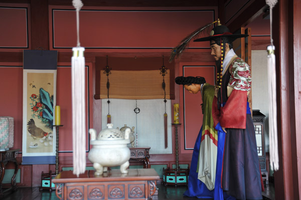 Bongsudang - to the left of the throne room