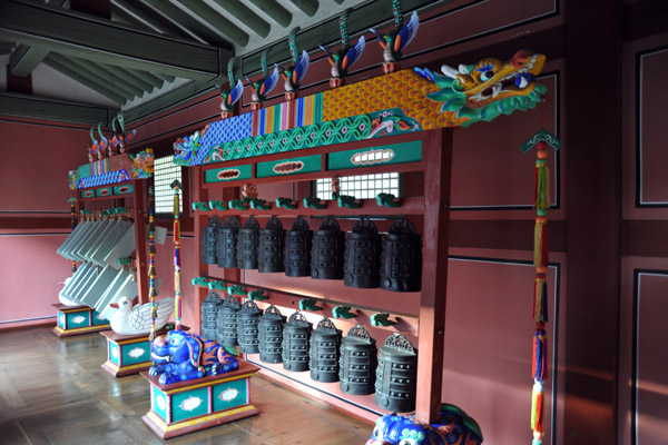 Pyeonjong with 16 Bells, Hwaseong Palace