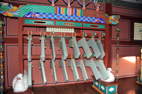 Teukgyeong - set of 16 stone chimes