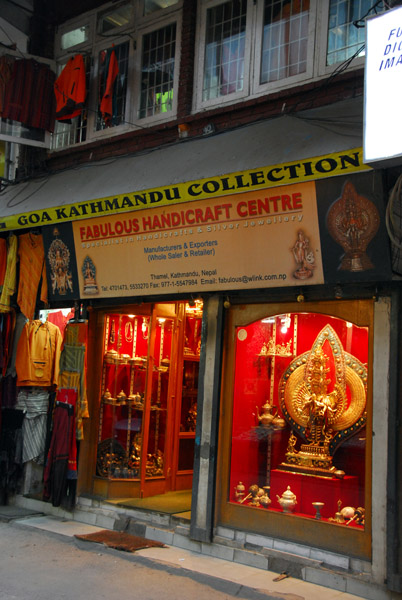 Souvenir shopping in Thamal