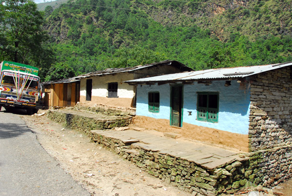 Painted houses along the Araniko Highway