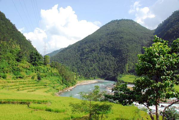 Still following the north side of the Bhote Kosi River