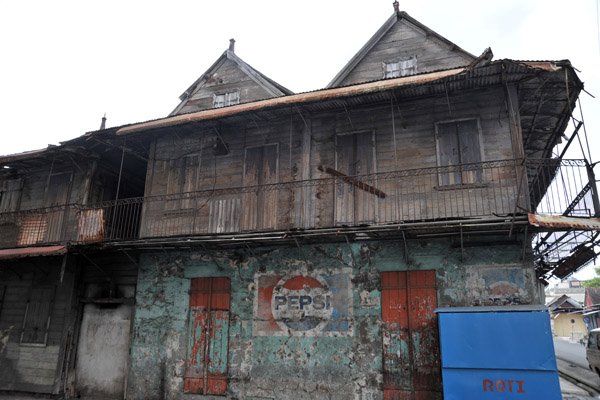 Atmospheric old house in Port Louis, Dr Sun Yat Sen Street