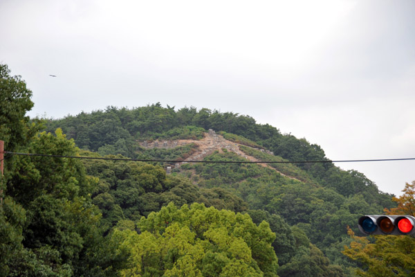 Star shape on a hill overlooking Kinkaku-ji