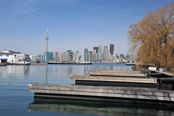 Ward's Island docks with the Toronto skyline
