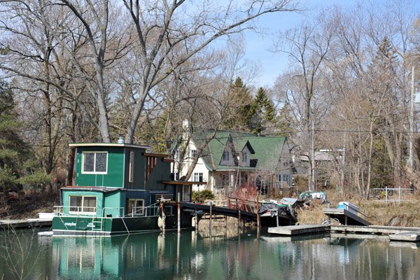 A little houseboat Maybe - Algonquin Island