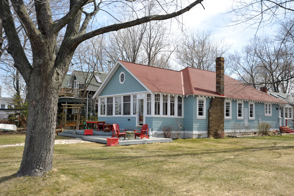 House on Seneca Avenue, Algonquin Island