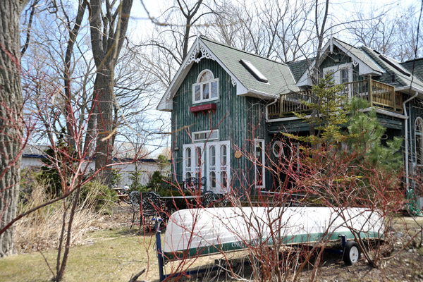 House on Seneca Avenue, Algonquin Island